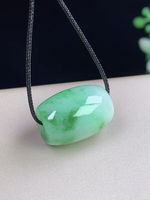 飘绿路路通，无裂，尺寸14.6-10.5mm，D29yja