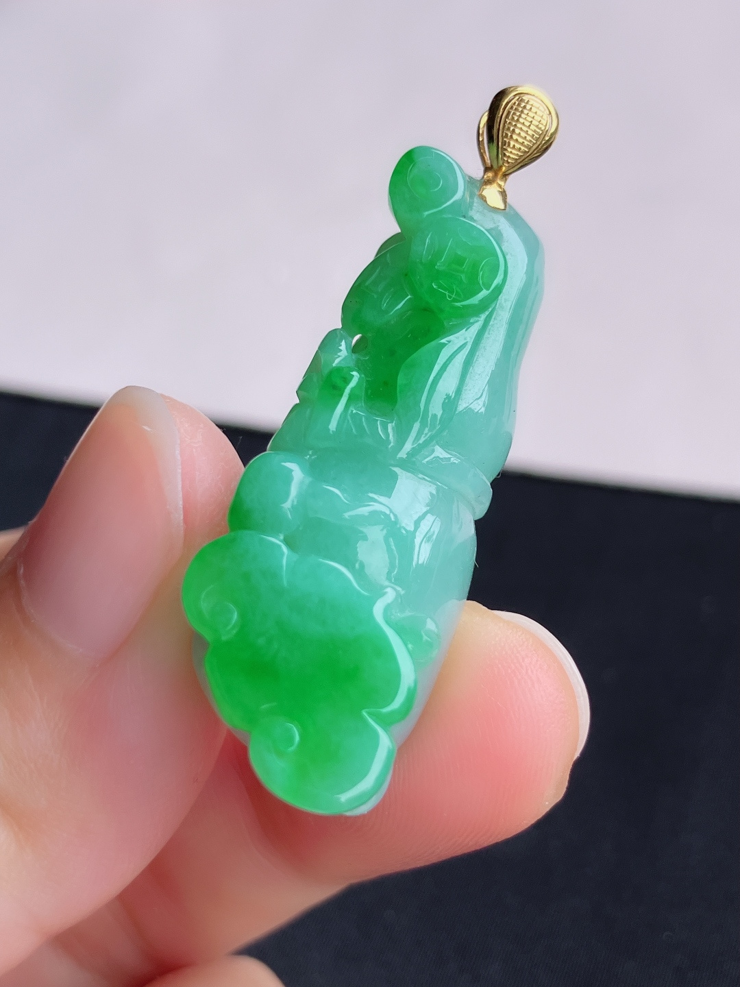️翠绿葫芦，色美清爽。尺寸37.3/15.3/13.6/自然光实拍