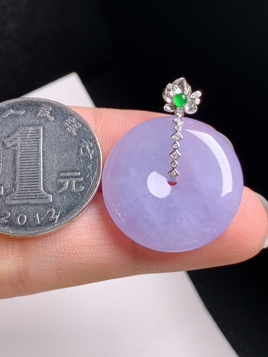 冰粉紫平安扣吊坠，玉质细腻，紫韵温婉，吉祥纳福