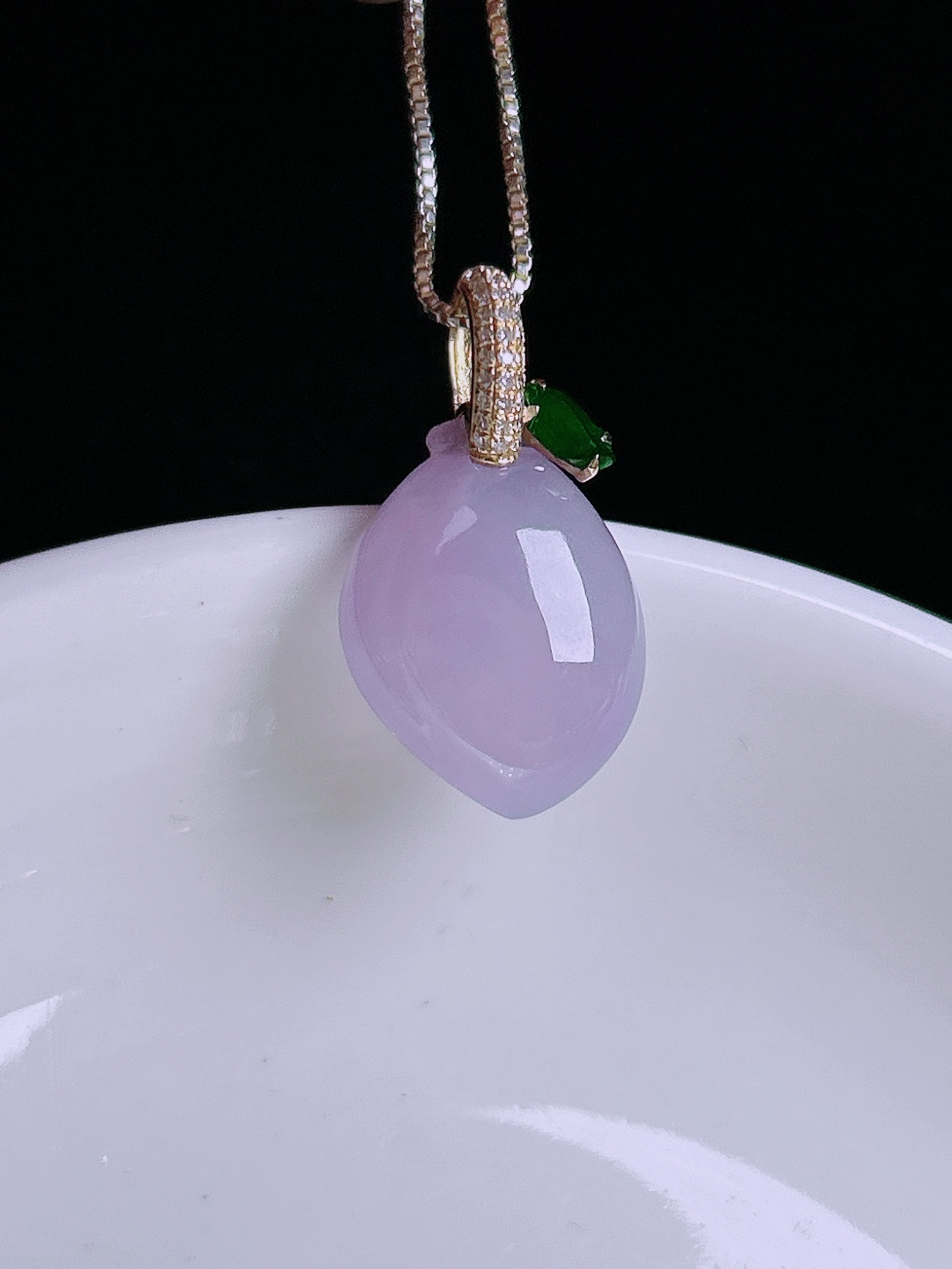 福瓜，18k镶嵌，老种起光，细底通透，尺寸：24.4裸石18/13.5/6.4mm0828