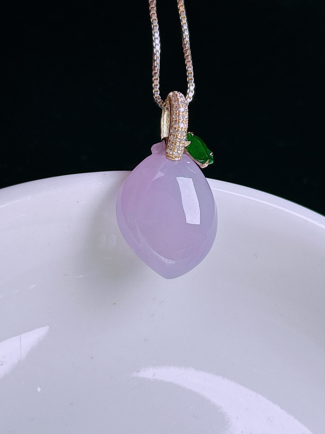 福瓜，18k镶嵌，老种起光，细底通透，尺寸：24.4裸石18/13.5/6.4mm0828