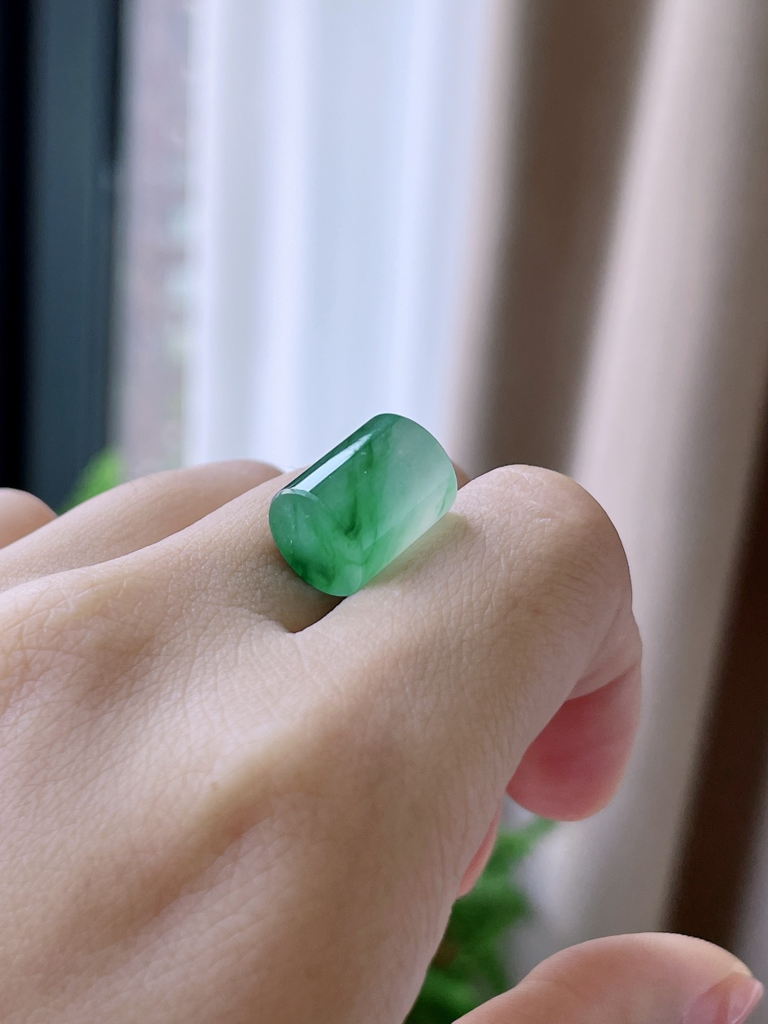 珠子冰飘阳绿桶珠珠子单珠路路通,说明性比高,飘花,无裂,尺寸12.3-10mm,重量3.4克