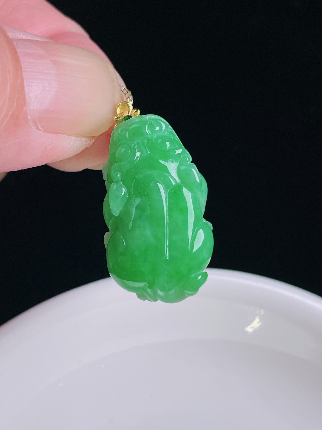 阳绿貔貅，18k镶嵌，老种起光，细底通透，尺寸：28.2裸石25.2/14.6/7.5mm0828