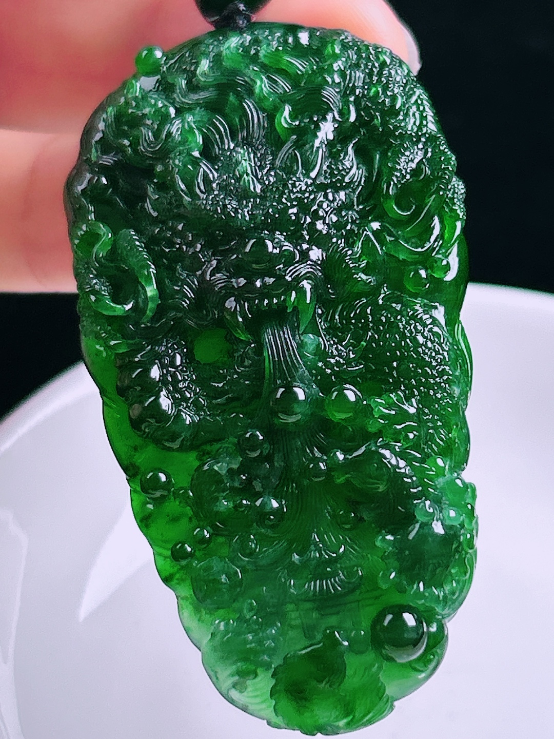 辣绿龙牌，老种起光，细底通透，尺寸：66.5/36.3/10.4mm0828
