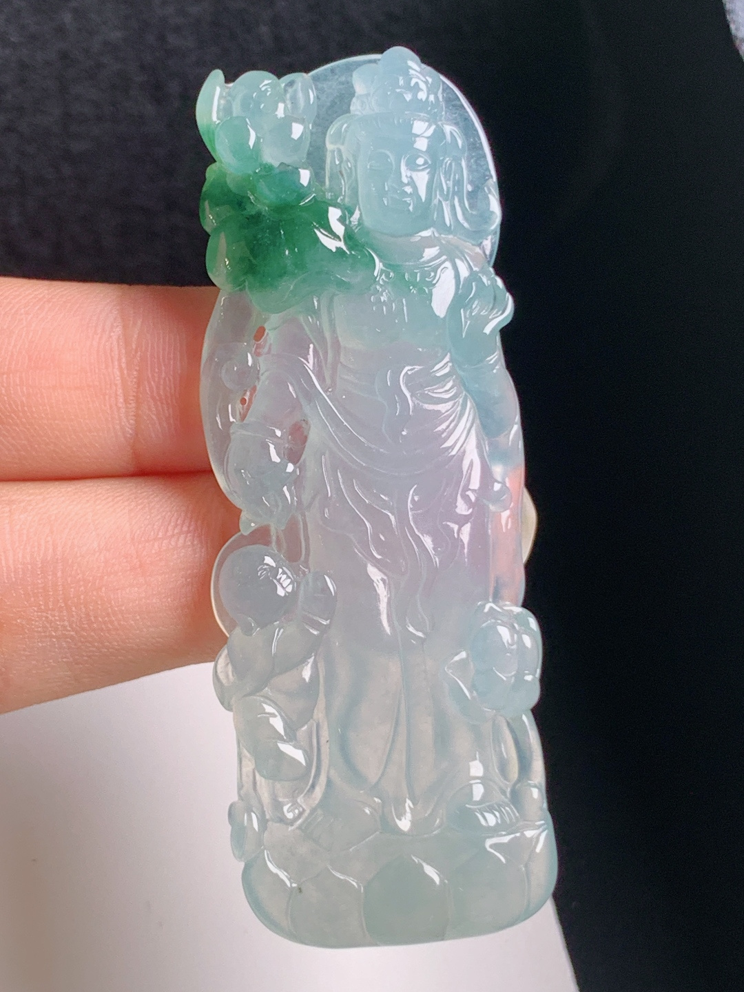 冰种飘花观音，冰透灵动，雕工细致，福运相伴
