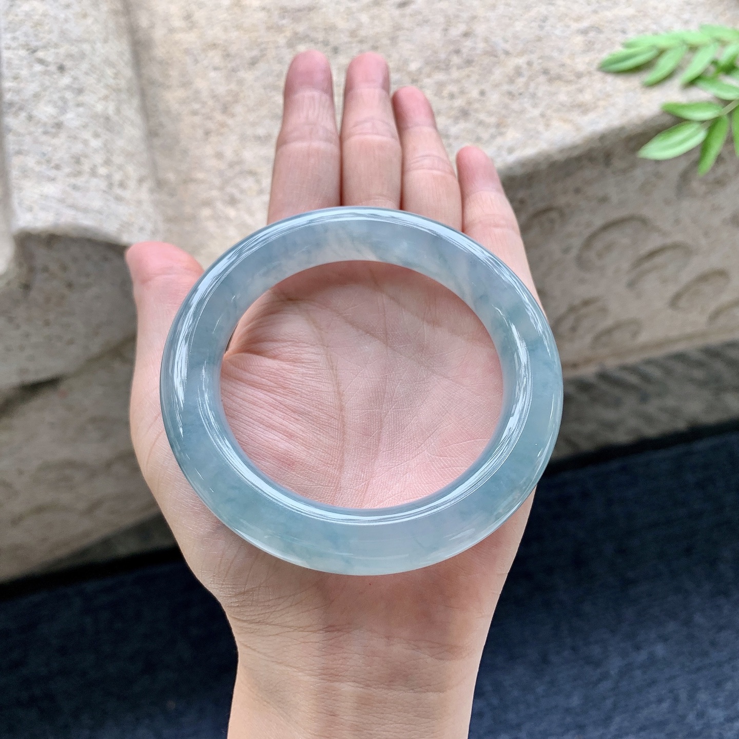 圆条56 57，圈口57/11.2/11.2，编码WW082945，糯冰飘花，水润，种老，细腻，打灯有絮线