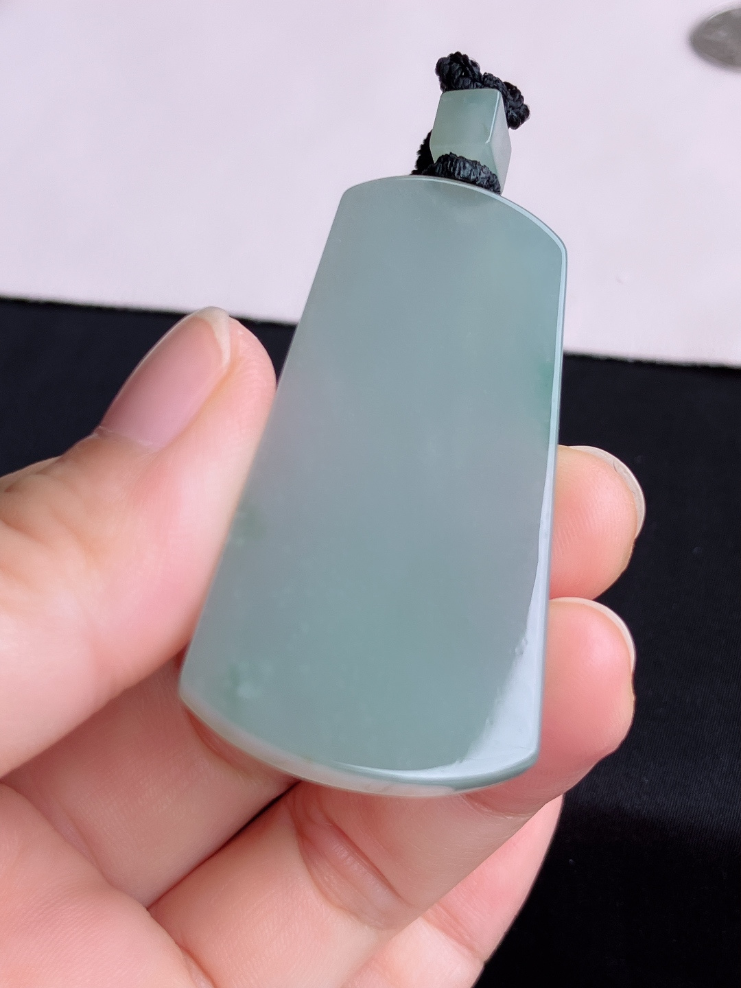 底色平安牌，简约时尚，尺寸52.3/26.8/5.6/自然光实拍