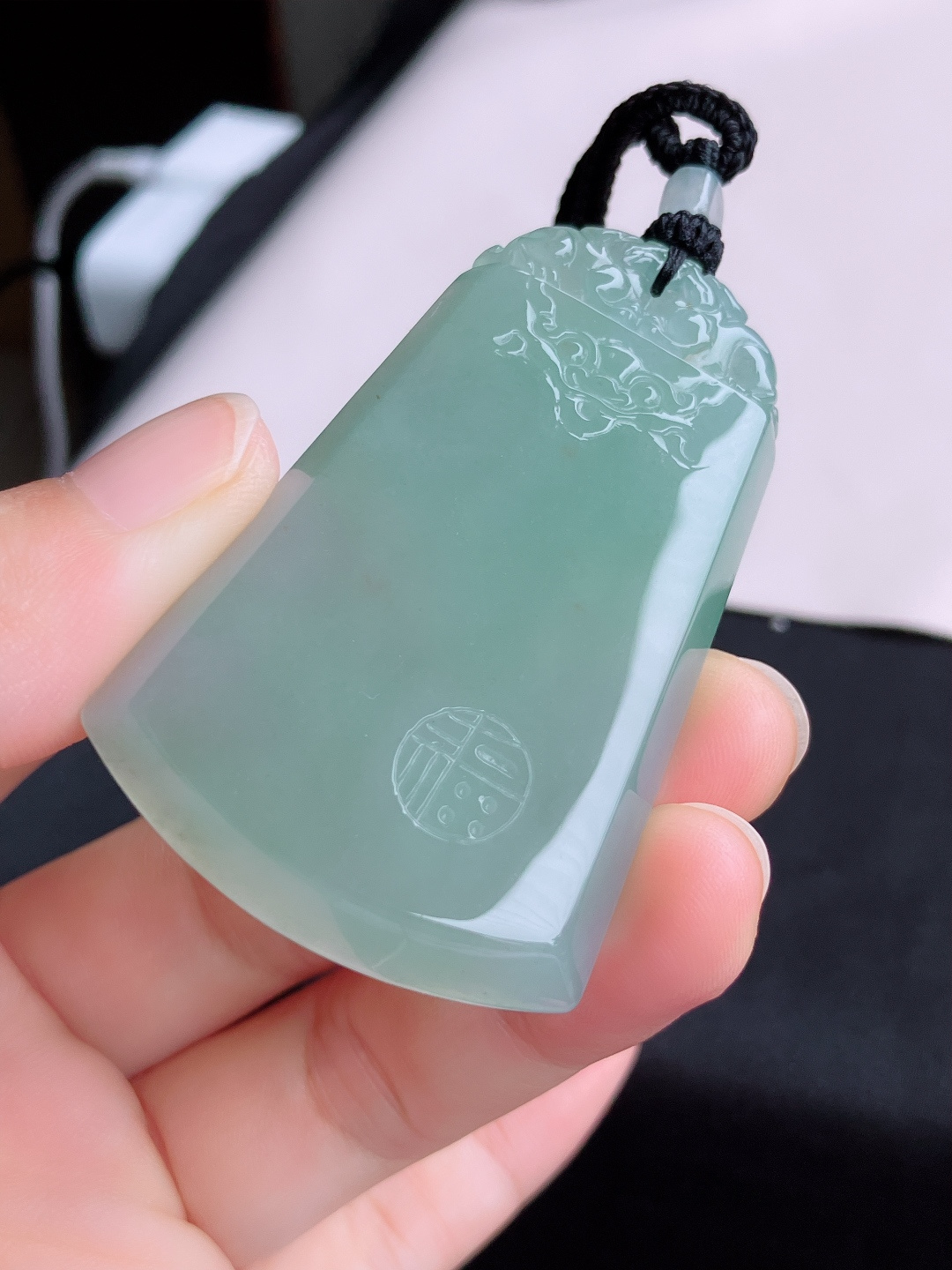 ️底色平安牌，简约时尚，尺寸59.3/38/7/自然光实拍
