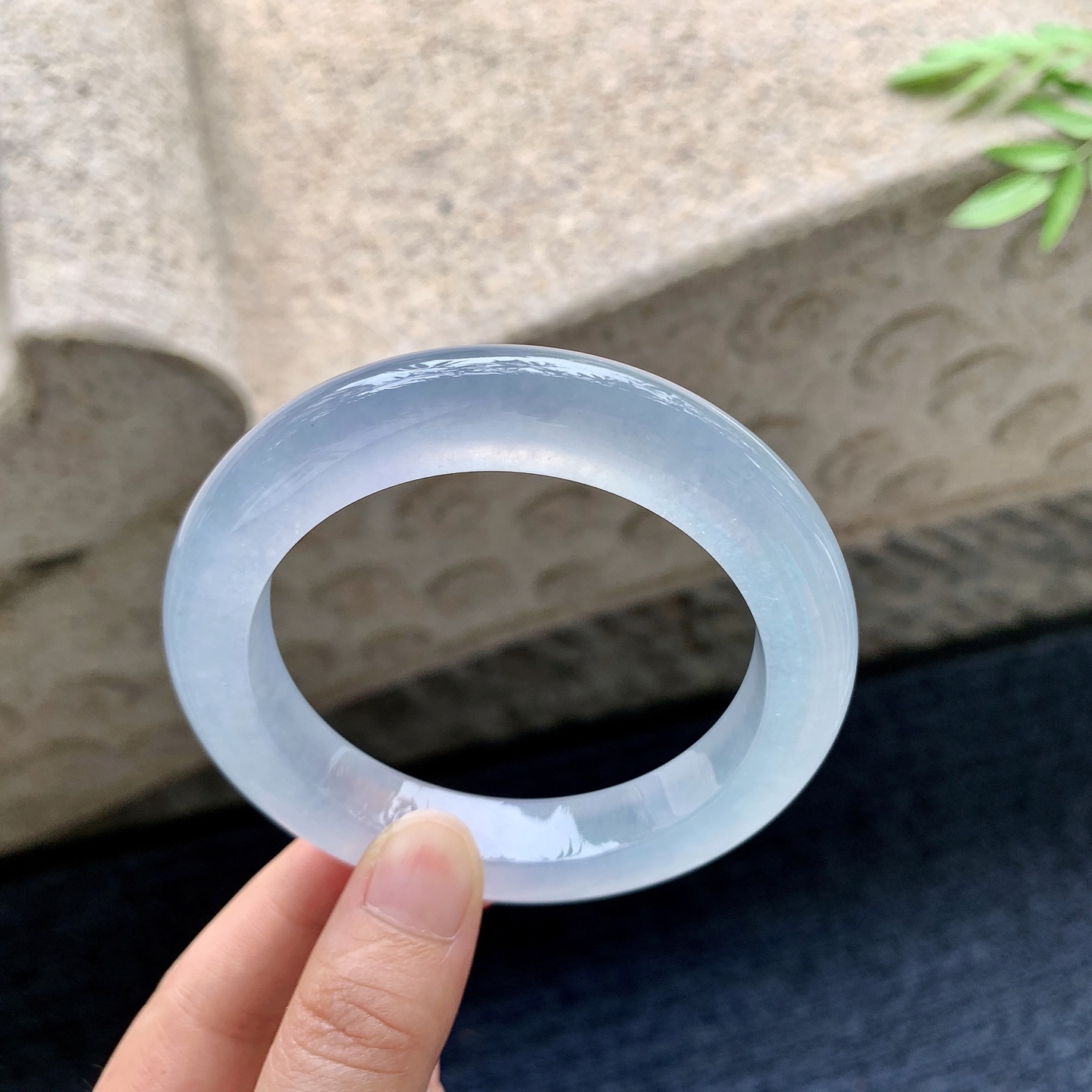 正圈57 58，圈口58.3/11.8/10.5，编码GJ082941，高冰紫底，起荧光，清透，水润，种老，细腻，打灯有棉线