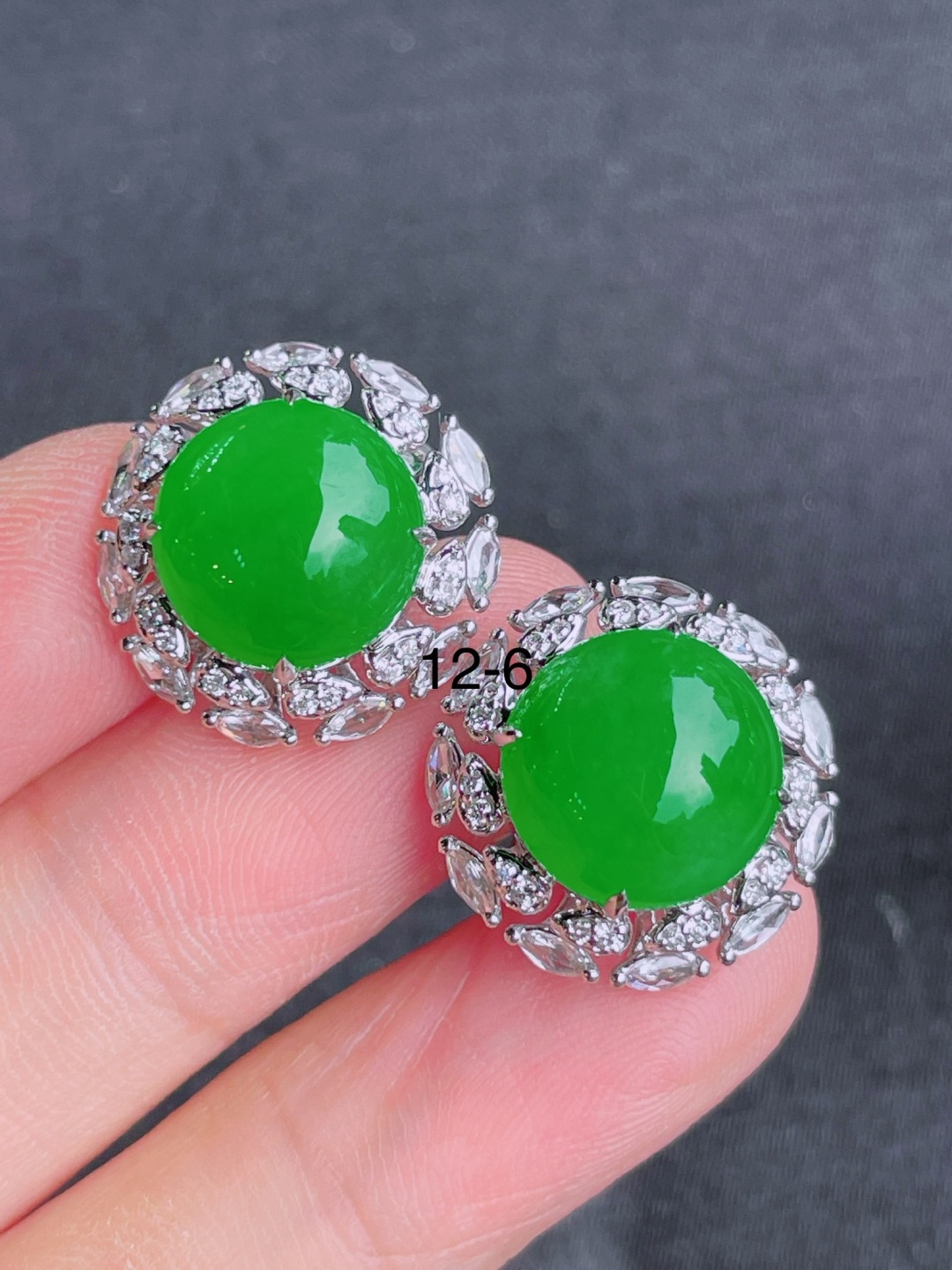 高冰绿蛋面耳钉，晶莹剔透，新颖时尚，品相，12-6