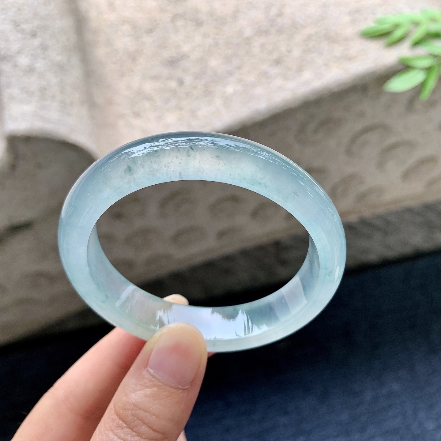 贵妃53 54,圈口54/46.5/12.7/7.6,编码N2082925,描述冰种飘花，清透，水润，种老，细腻，无裂