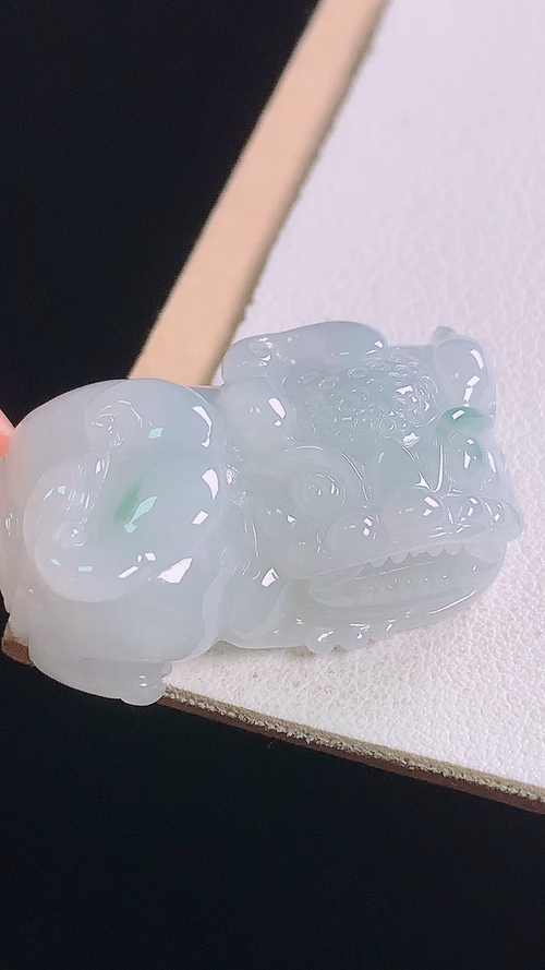 冰飘花貔貅，无裂，尺寸:31.3-18.4-12.5mm