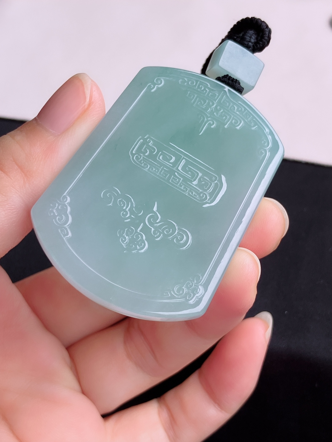 ️底色平安牌，细腻精致，尺寸54.3/38.6/5.8/自然光实拍
