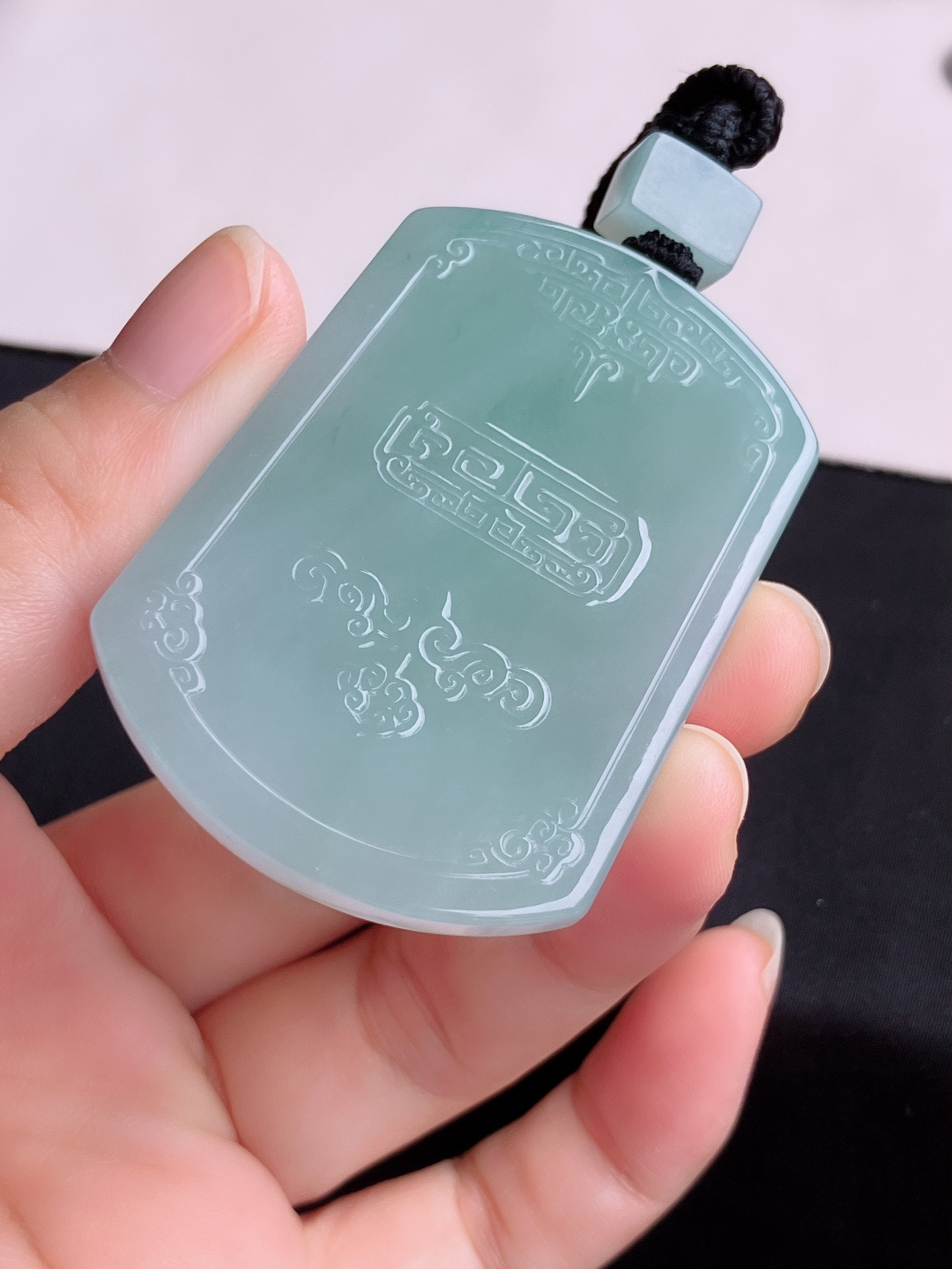 ️底色平安牌，细腻精致，尺寸54.3/38.6/5.8/自然光实拍