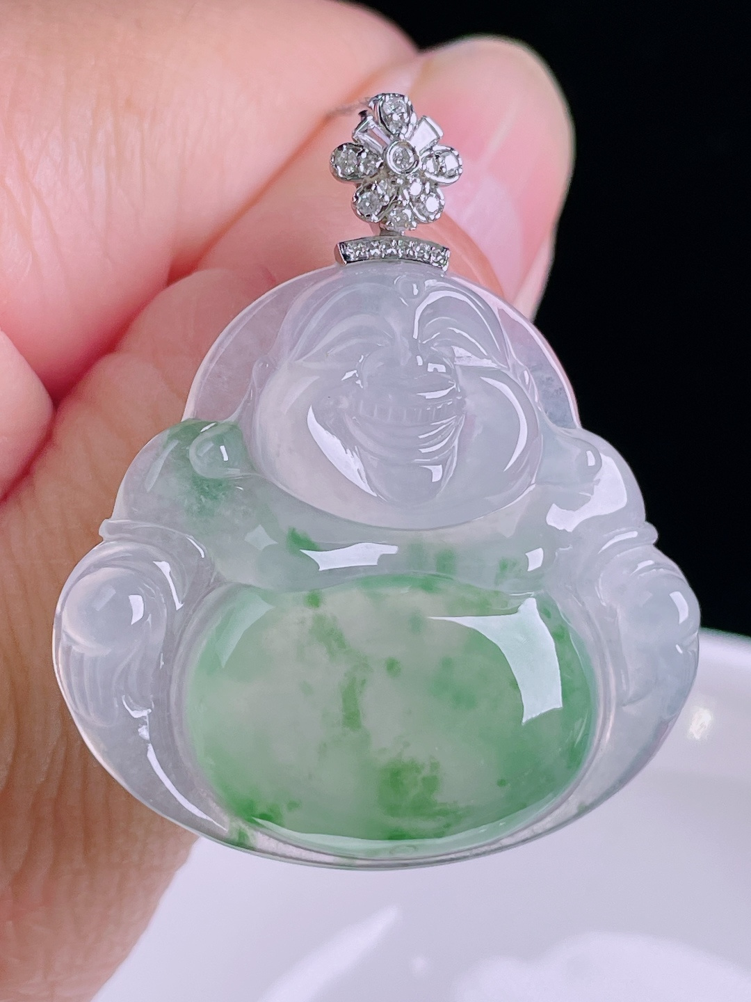 飘绿佛公，18k镶嵌，老种起光，细底通透，尺寸：40裸石31/34.3/6.4mm0828
