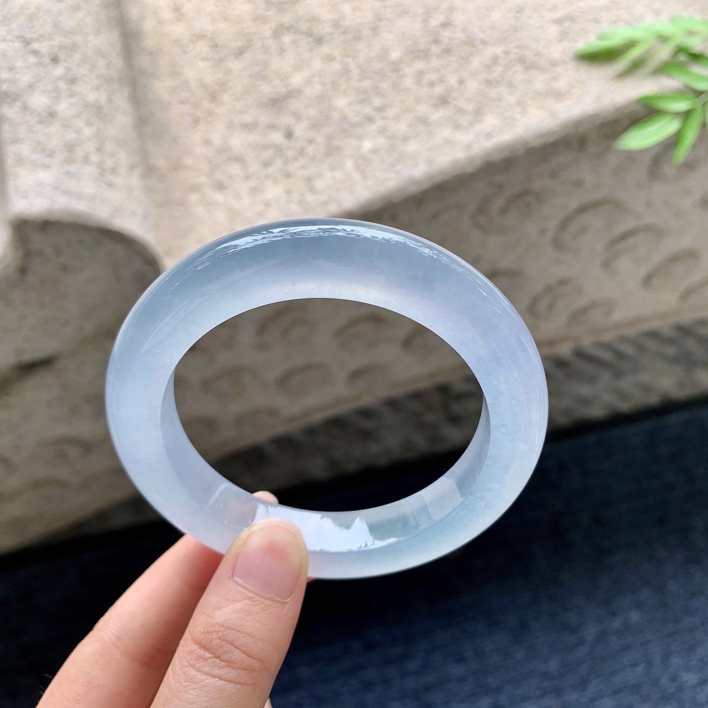 正圈57 58，圈口58.3/11.8/10.5，编码GJ082941，高冰紫底，起荧光，清透，水润，种老，细腻，打灯有棉线