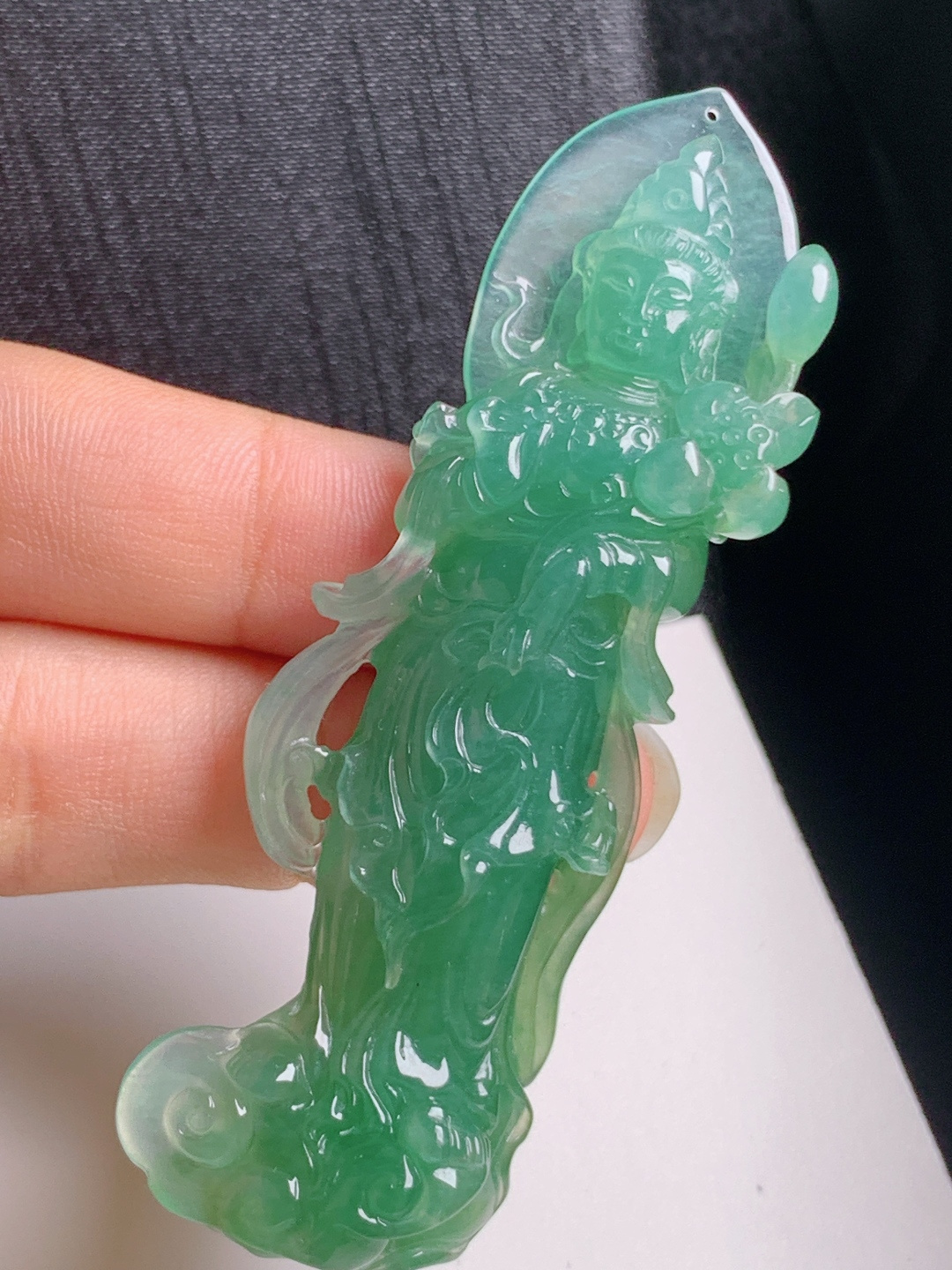 满绿站观音，水头十足，雕工精湛，吉祥护佑