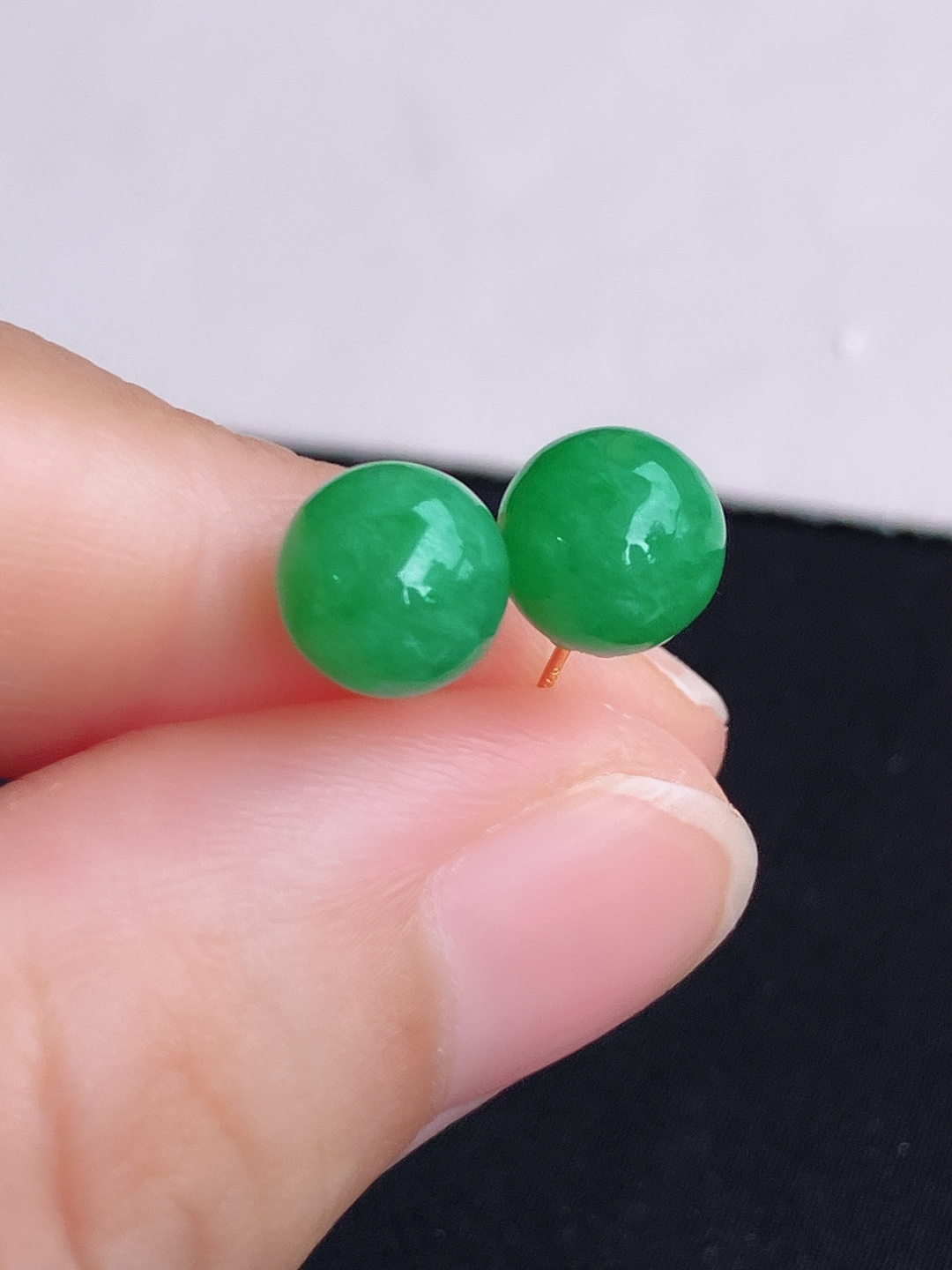 果绿圆珠耳钉，简约时尚，尺寸20/7.6/自然光实拍
