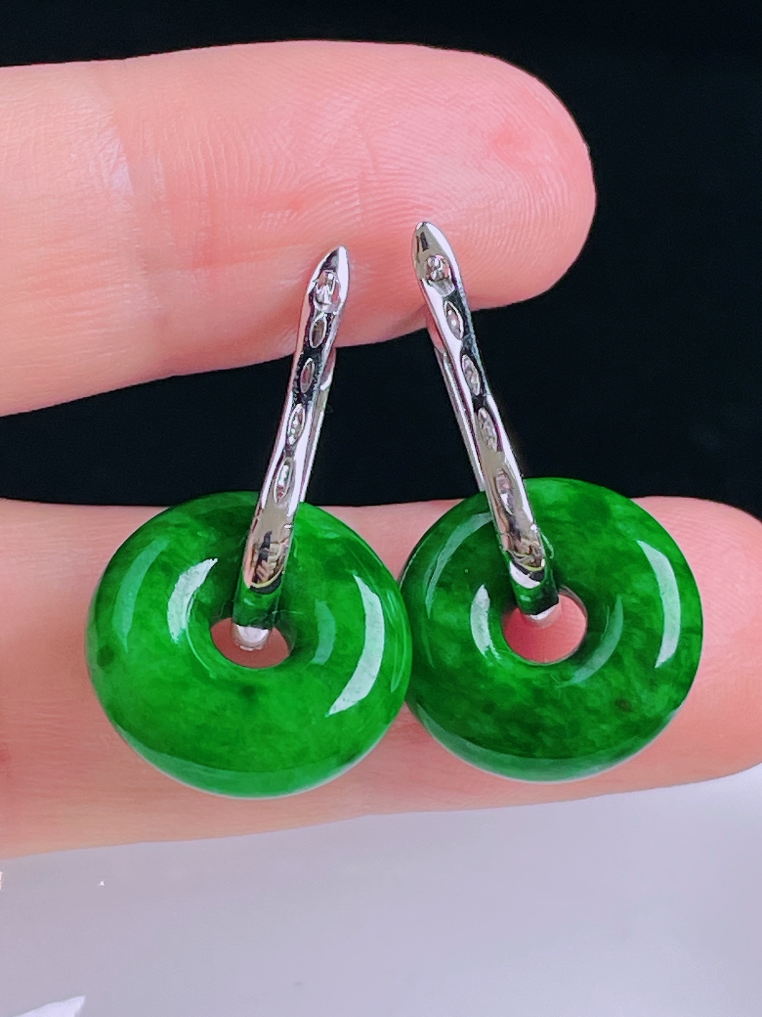 辣绿耳坠，18k镶嵌，老种起光，细底通透，尺寸：裸石15.8/6mm0828