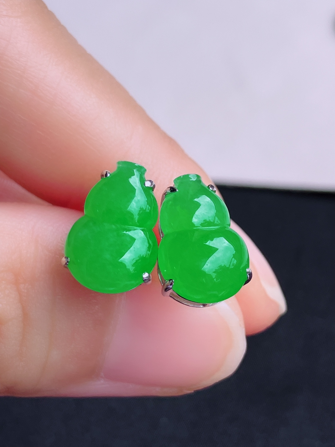 ️阳绿葫芦耳钉，简约时尚，尺寸13/8.6/5.8/自然光实拍