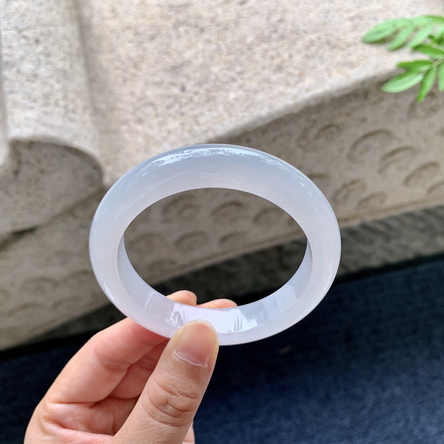 正圈55 56，圈口55/12/8.8，编码WW082949，糯冰淡粉紫，水润，种老，细腻，打灯有纹线