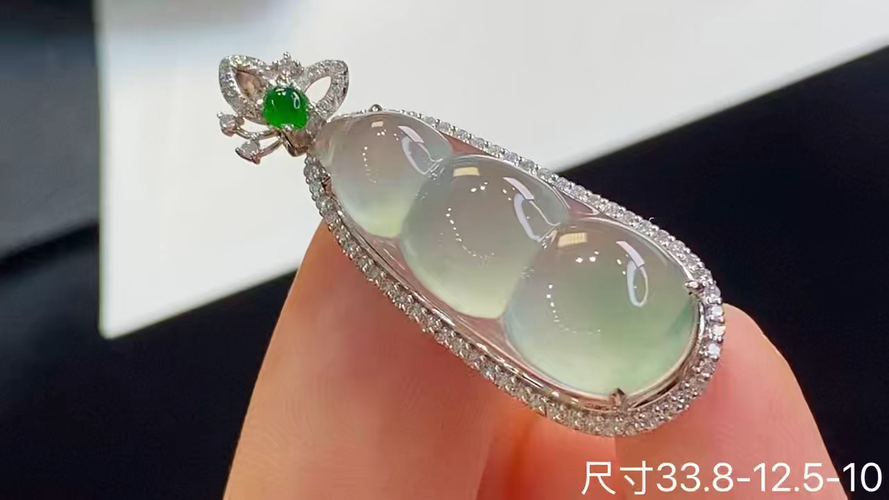 ️18k金+钻冰种福豆吊坠，无裂，33.8-12.5-10