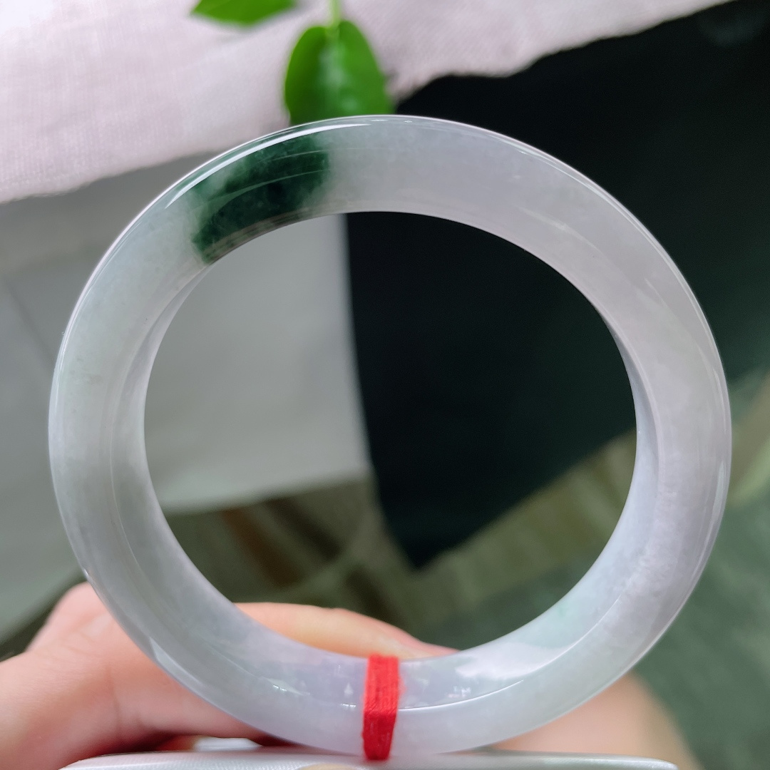 57.8/11.6/8.8飘花正圈，水润细腻，一抹蓝花，倾心沉稳，贵气，无裂，ss58173a