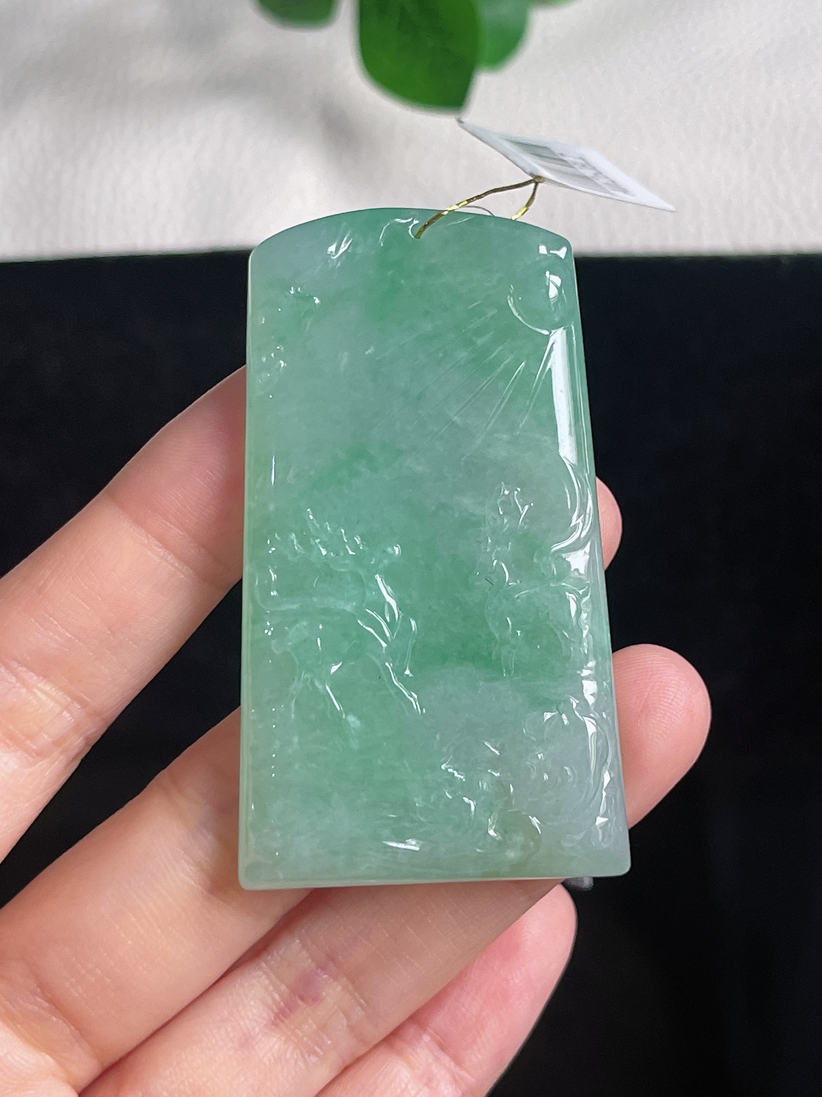 翡翠冰糯种飘绿绿色山水牌