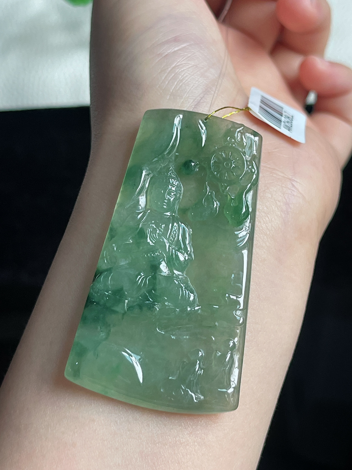 翡翠冰糯种飘绿吊坠