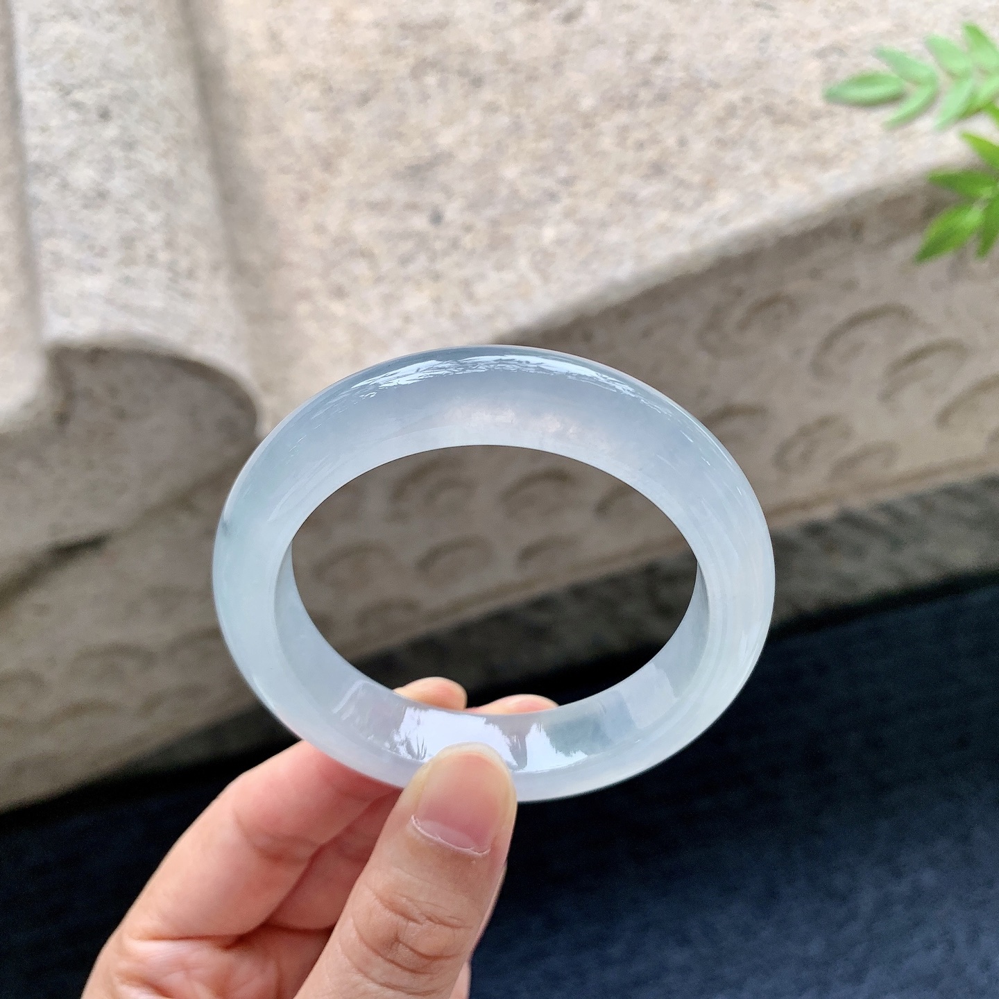 正圈51 52，圈口52.7/12.4/8.6，编码B2083118，冰种，清透，水润，种老，细腻，打灯有絮线
