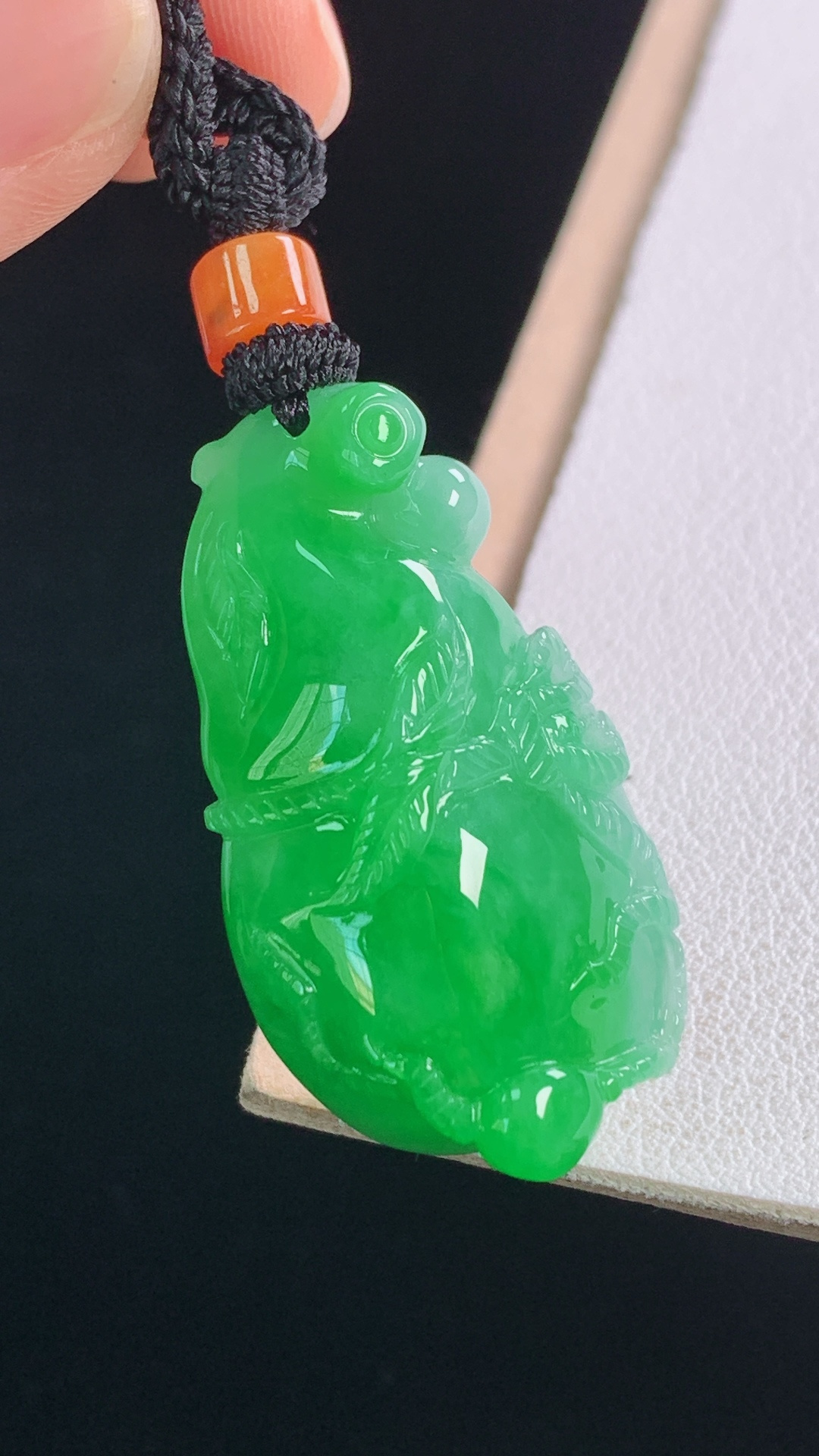 辣绿葫芦,色辣色艳，底子细腻，无裂,尺寸:34.8-19.8-11.5mm