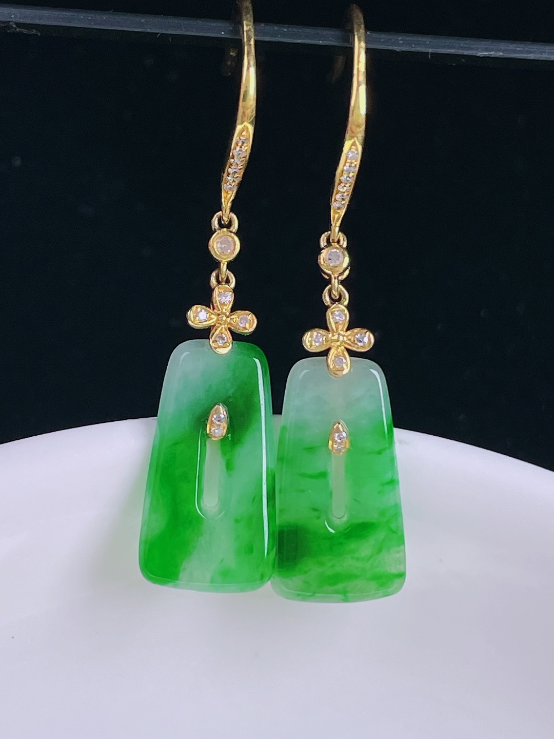 辣绿耳坠，18k镶嵌，老种起光，细底通透，尺寸：裸石15.8/8.5/2mm0829