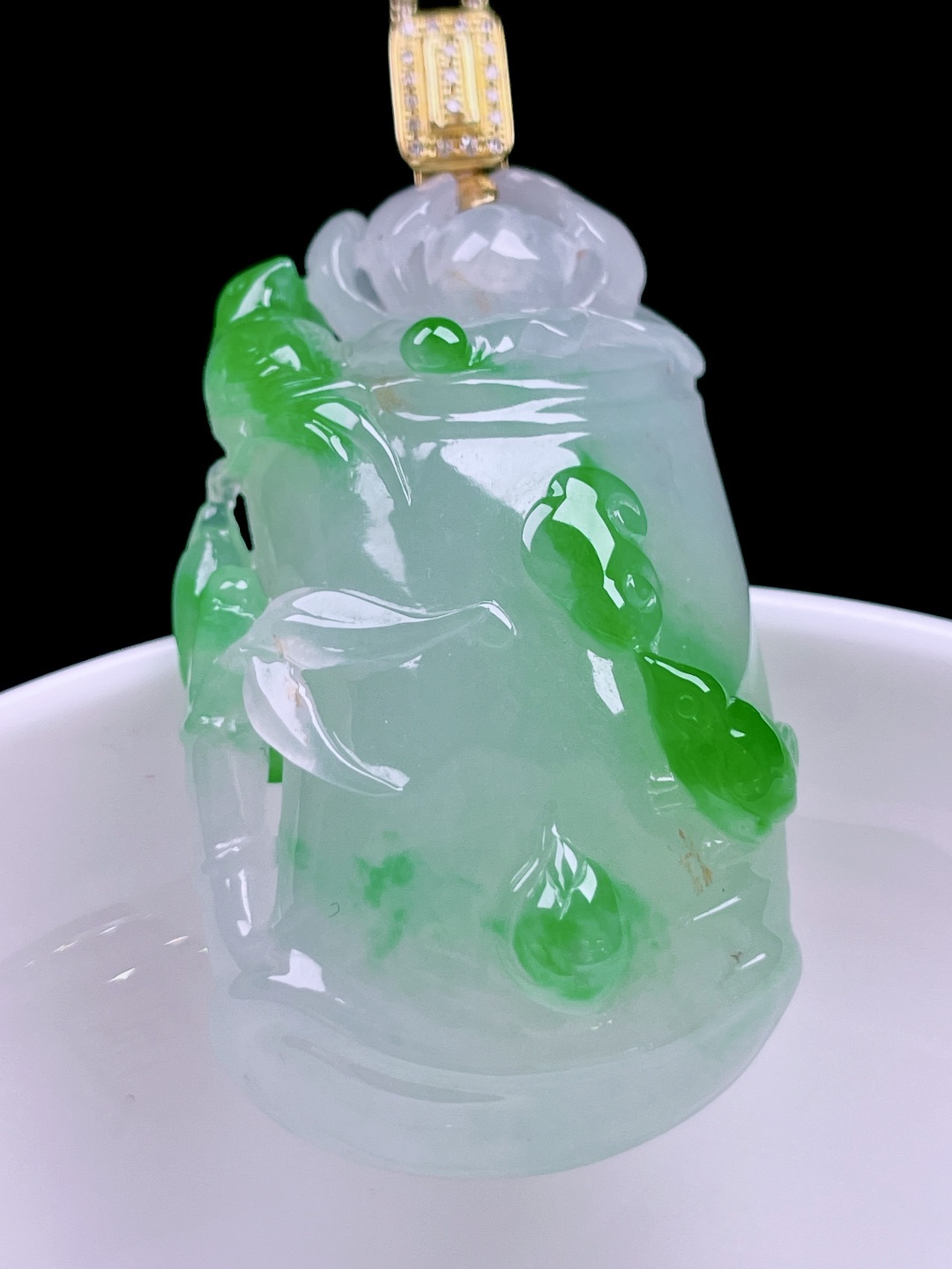 冰种飘绿花节节高升,花色灵动,种老起胶,18k金镶嵌,整体51.7,裸石43.6/25.3/11.3