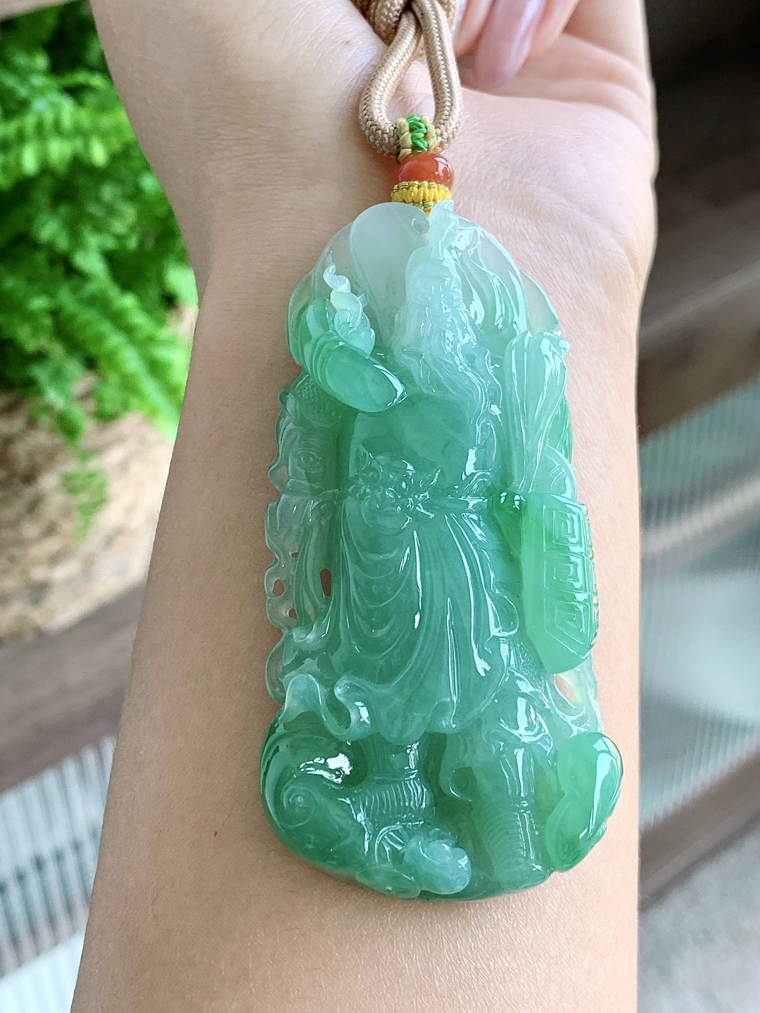 冰飘绿花忠义关公牌吊坠,飘花