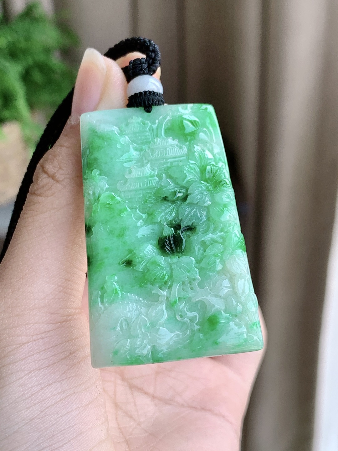 冰飘绿花大山水牌吊坠，缅料，性比高，飘花，尺寸50.5-31.8-5.6，重量28.2克