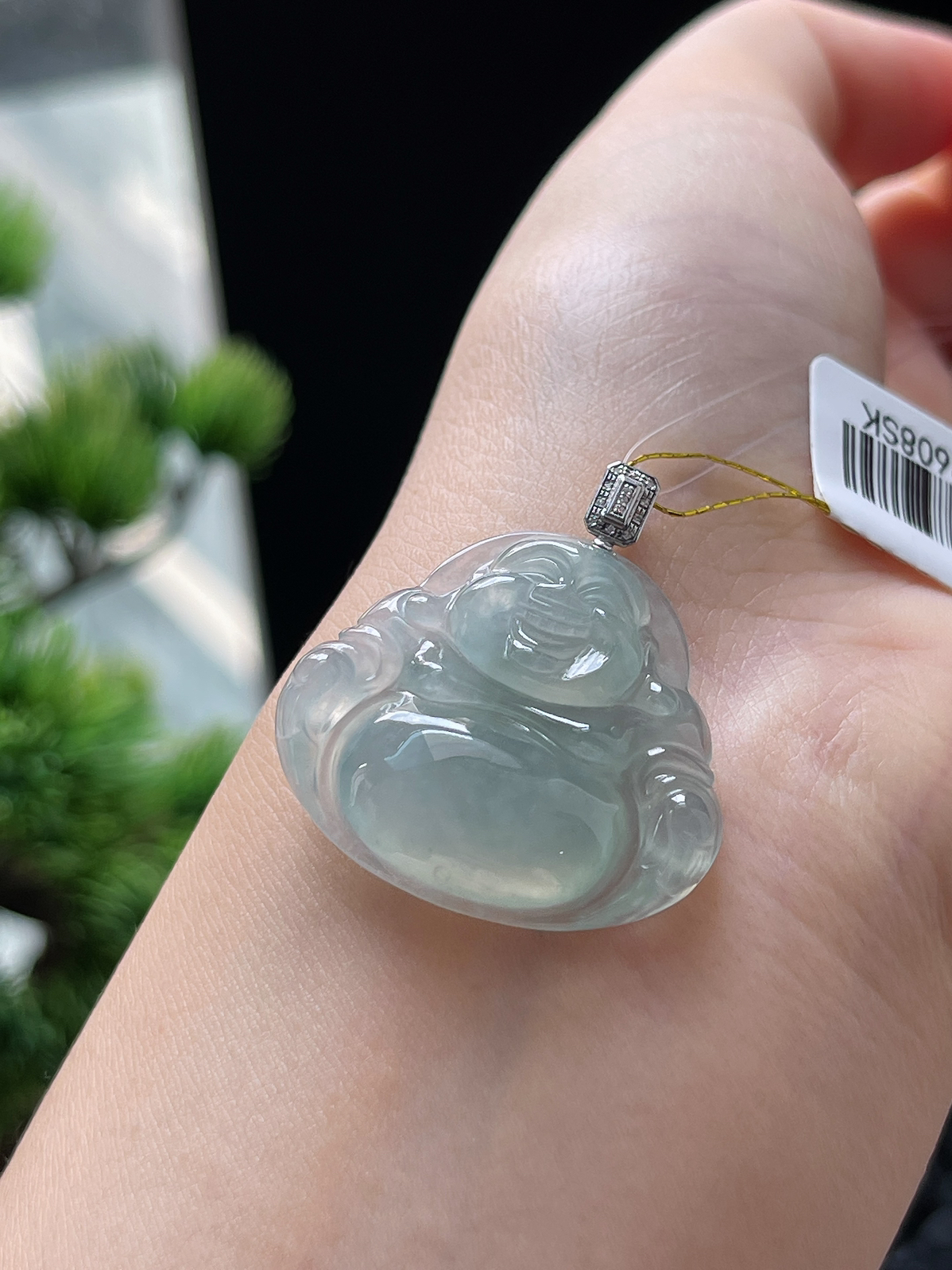 翡翠冰糯种淡绿色吊坠，印记：G18K,伴钻石
