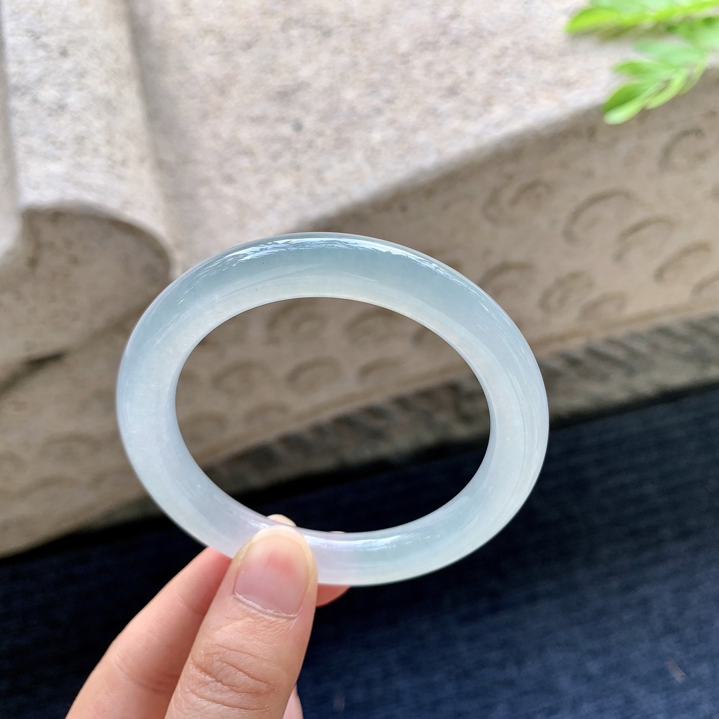圆条49 50,圈口50.4/8.8/8,DZ083005,糯冰飘绿，水润，种老，细腻，有纹线