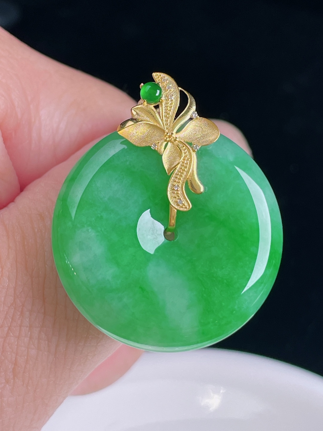 飘绿平安扣，18k镶嵌，老种起光，细底通透，尺寸：33裸石28/6.5mm0829
