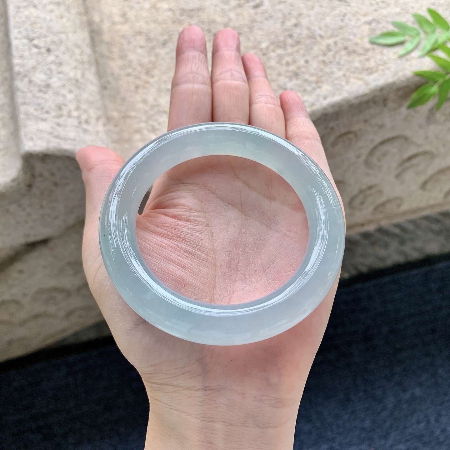 正圈55 56，冰糯晴底，水润，种老，细腻，无裂。
