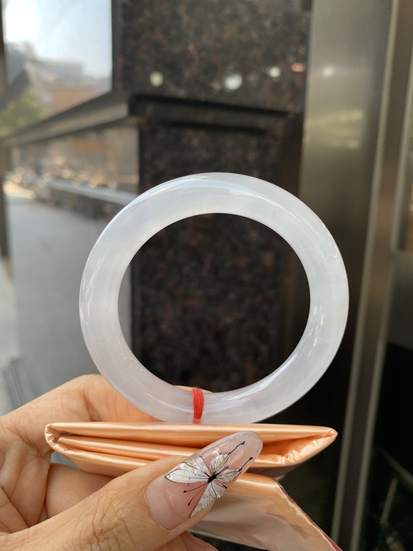 白冰圆条, 0312-N194, 无裂，底妆冰透起光，干净无瑕，一腕清透，不挑肤色年龄，时尚简约，无色亦动人