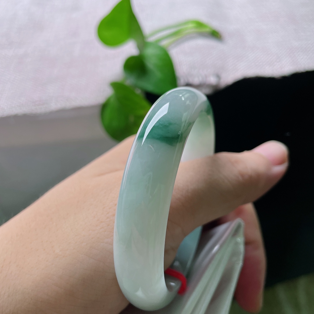 飘花正圈，有纹，温润细腻，清雅沉静，白底衬蓝花，低调又有韵味，ss57093a