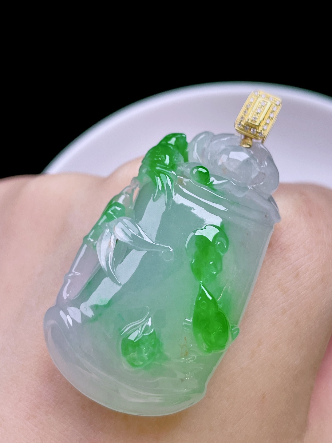 冰种飘绿花节节高升,花色灵动,种老起胶,18k金镶嵌,整体51.7,裸石43.6/25.3/11.3