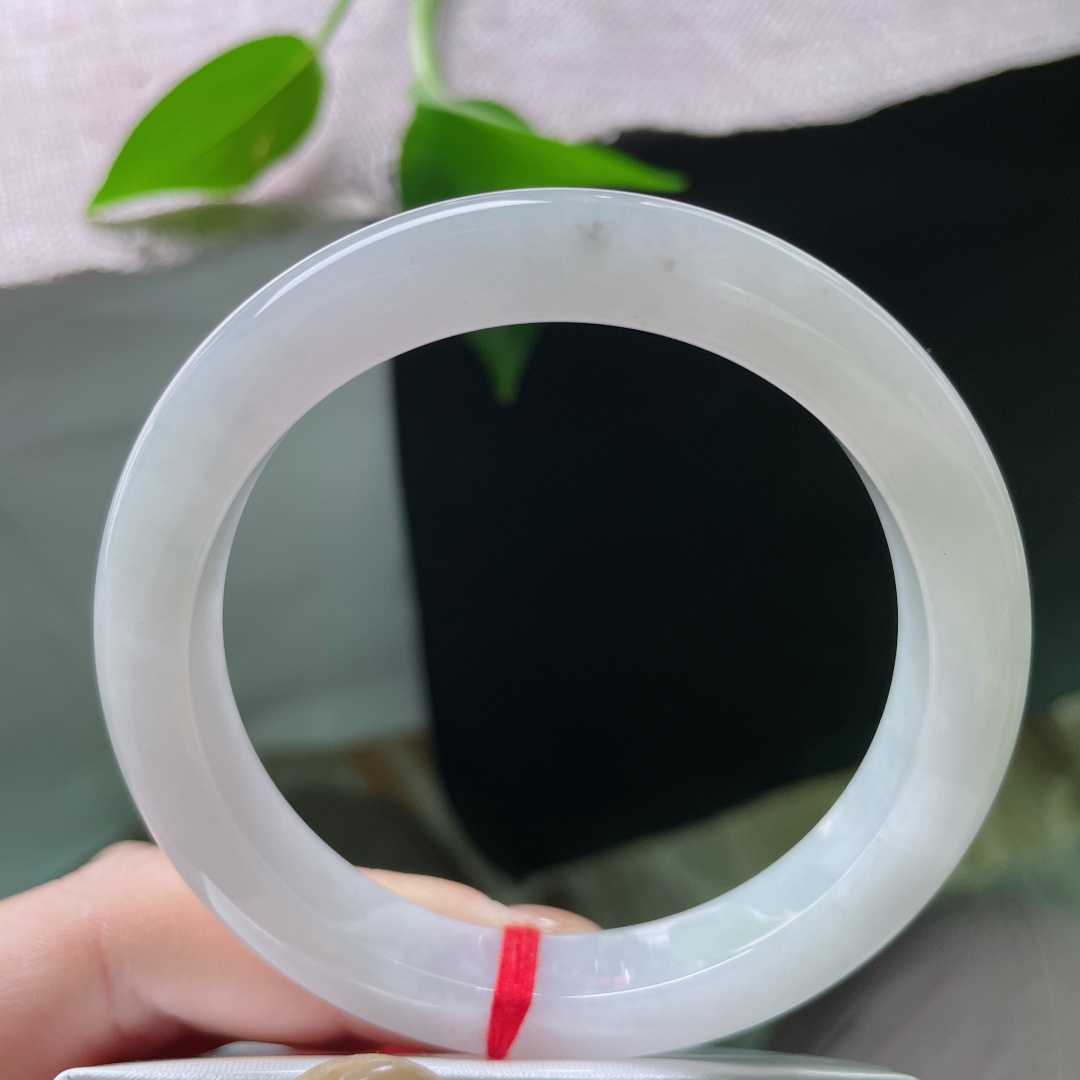 57.8/10.3/8.6，白月光正圈，干净清润，质地细腻，是东方雅致的最佳注脚。棉，ss55452