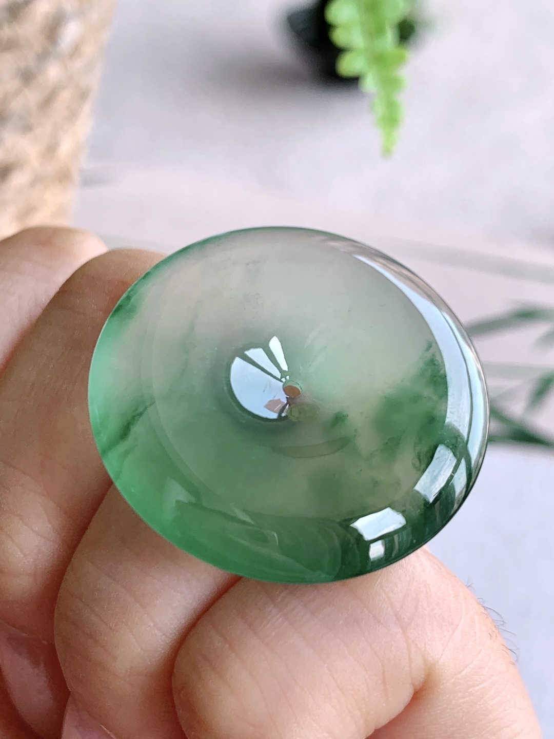 高冰飘花平安扣吊坠,性比高,尺寸33-5.6,重量13克