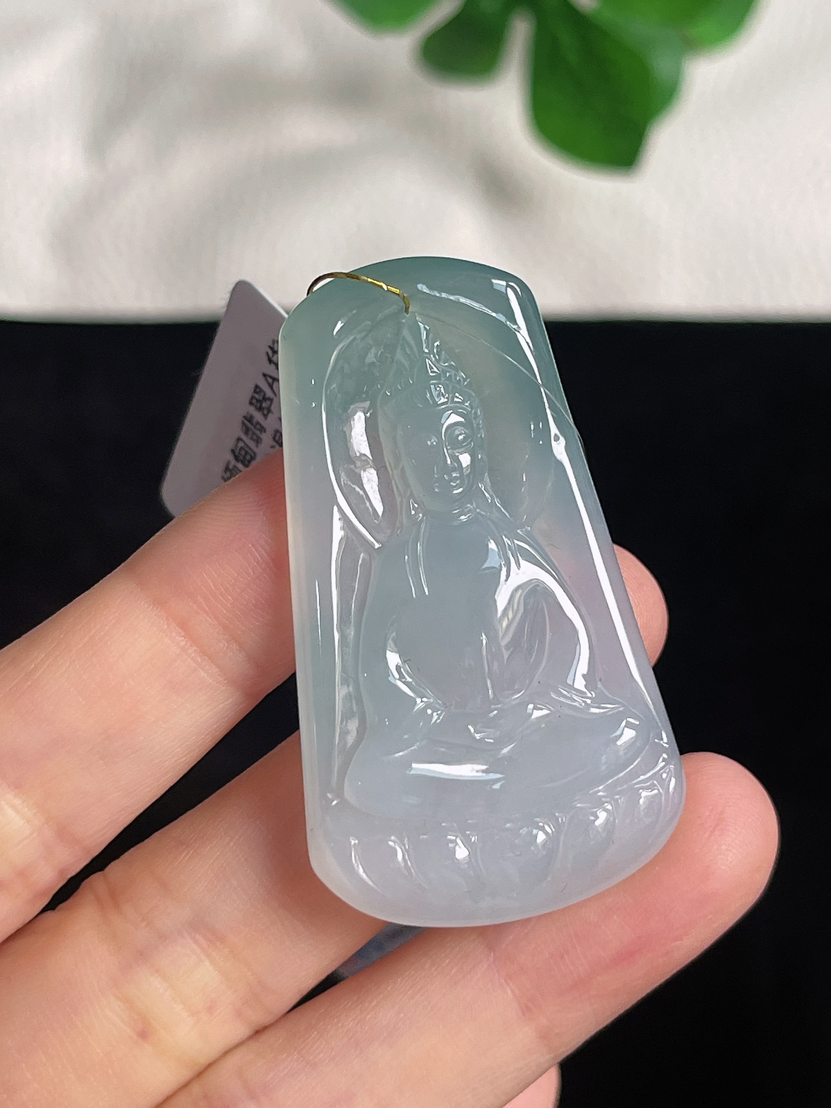翡翠冰糯种飘绿观音挂件