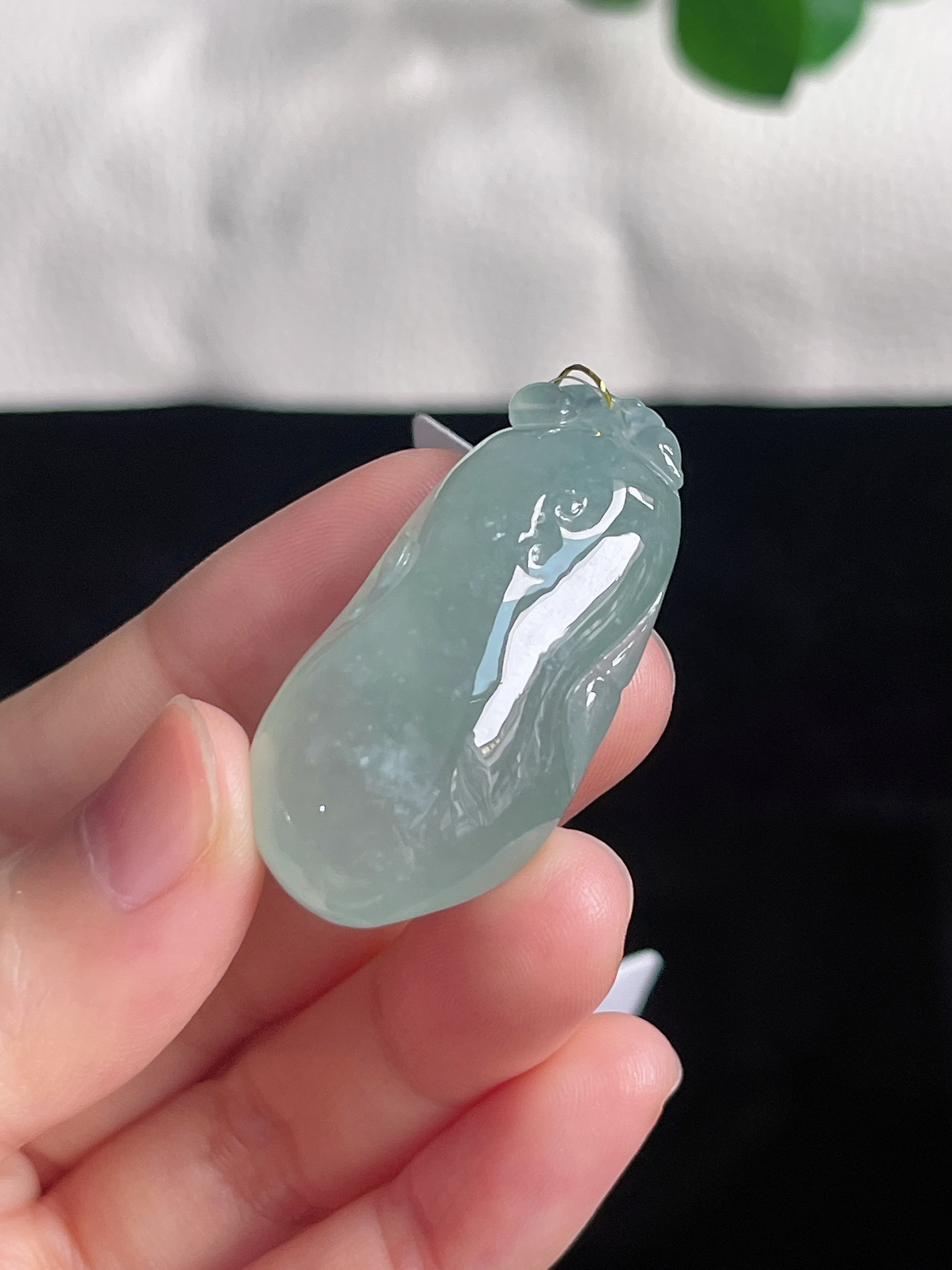 翡翠冰糯种淡绿色福瓜