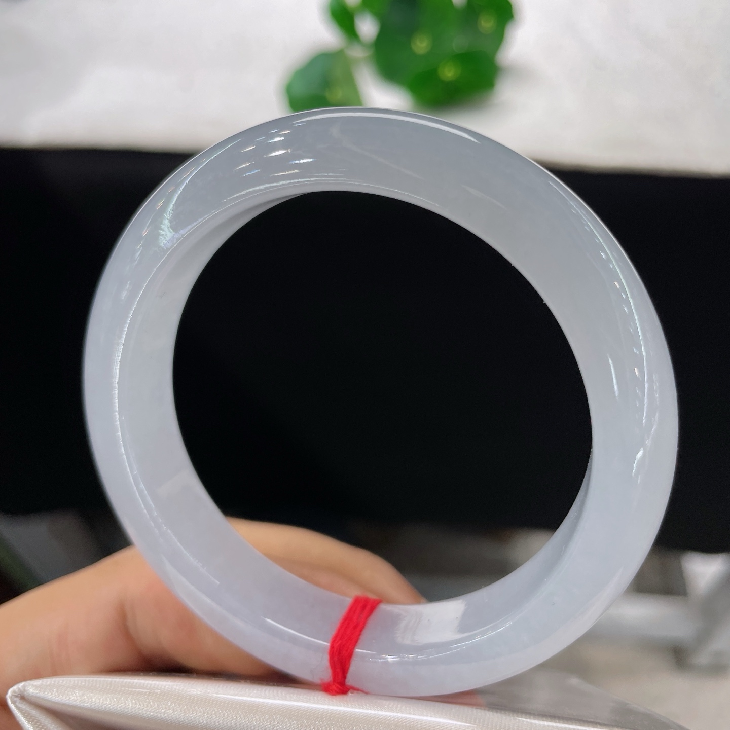 翡翠手镯 圈口55.8/12.4/8.8，冰粉底正圈，55/56可戴，一镯清冰，万般温柔，无裂