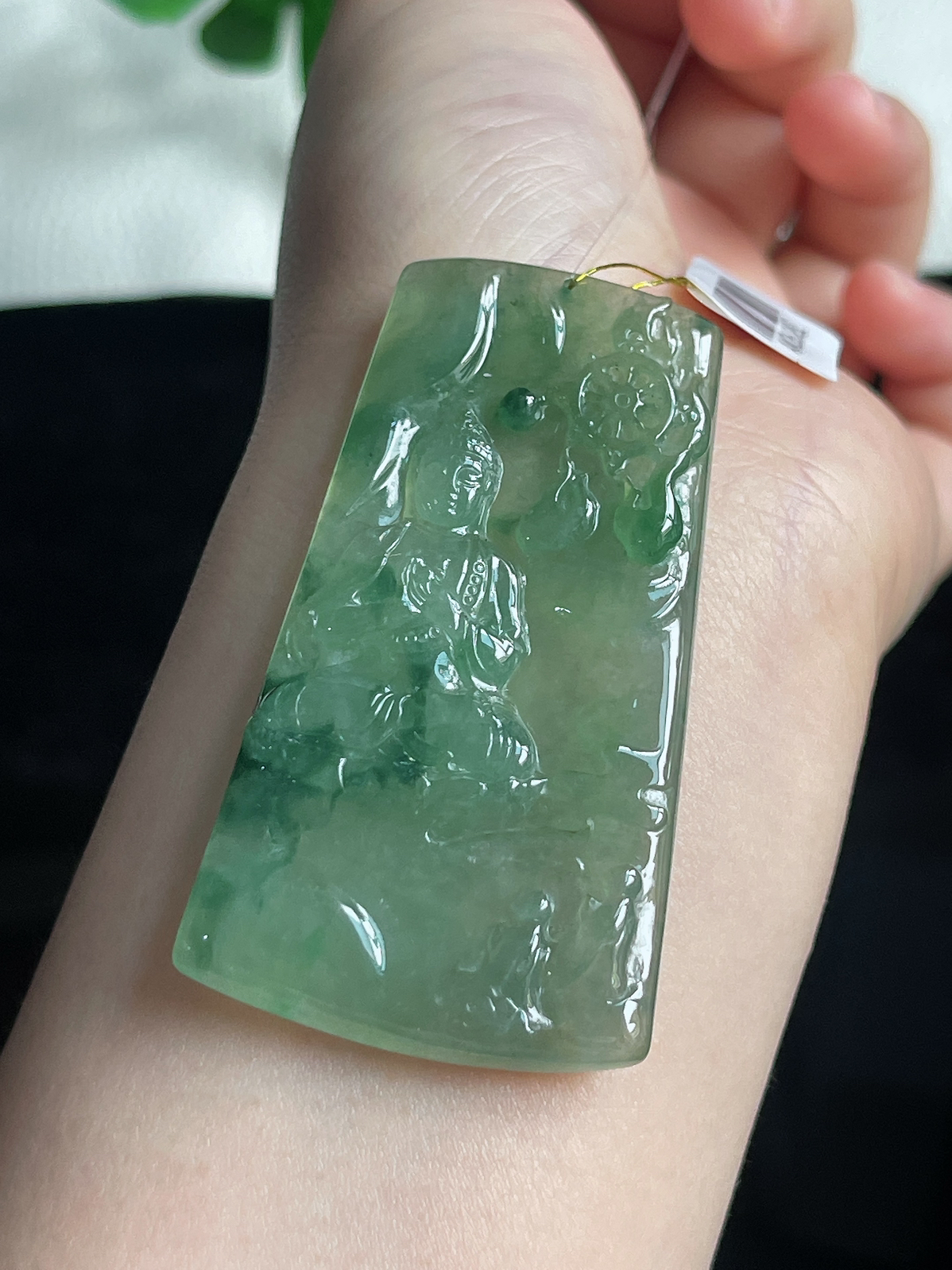 翡翠冰糯种飘绿吊坠
