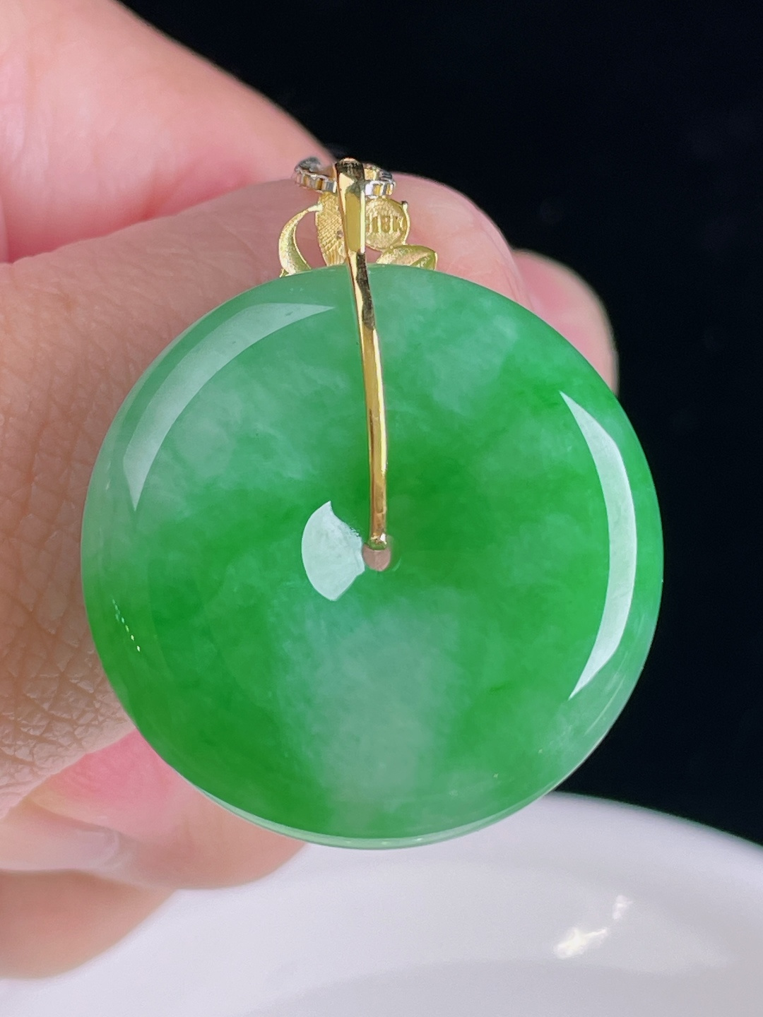 飘绿平安扣，18k镶嵌，老种起光，细底通透，尺寸：33裸石28/6.5mm0829