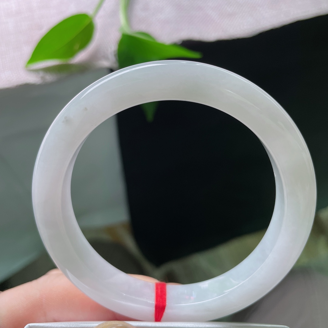 57.8/10.3/8.6，白月光正圈，干净清润，质地细腻，是东方雅致的最佳注脚。棉，ss55452a